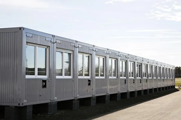 Bild: 2.860 qm Mobile Mietgebäude für Asylbewerber