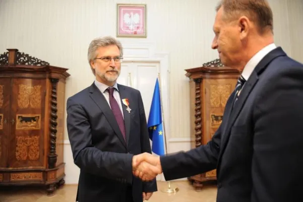 Bild: Silbernes Kreuz der Wojewodschaft Kleinpolen an Dr. Dietmar Popp verliehen