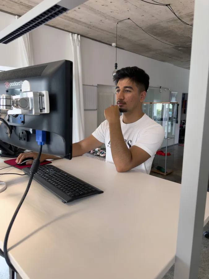 Praktikant A Hosseini Tiesolution Deutsch