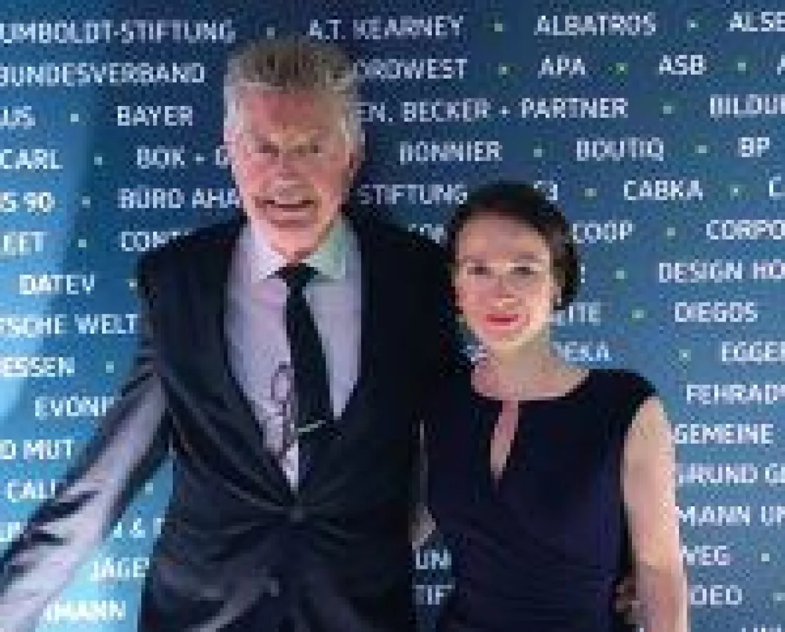 Gerhard Florian und Isabella Heudorf bei der Preisverleihung im Hamburger Cruise Center