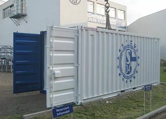 Bild: "Königsblau" organisiert Hilfsaktion mit König Odu Dua für das Land Benin