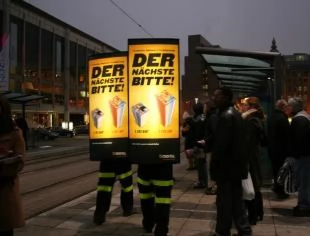Bild: Mobile Außenwerbung – die bewegende Alternative zu statischer Plakatwerbung