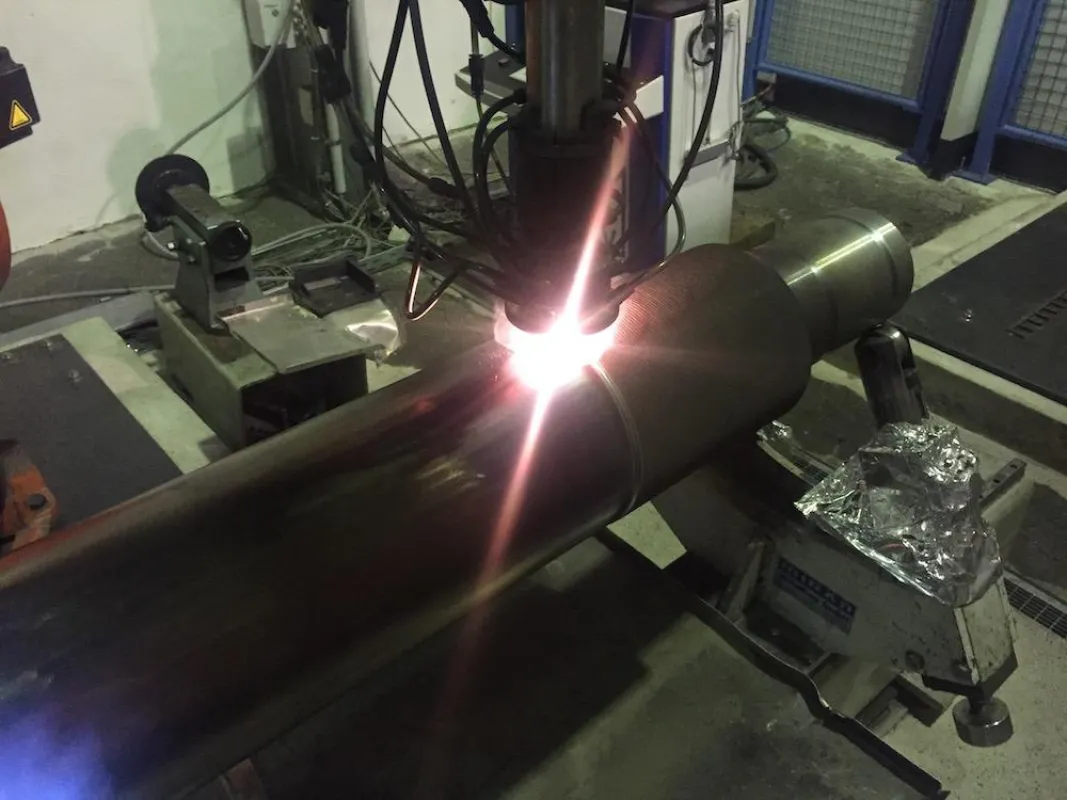 Laserauftragschweißen von Wellen / Laser cladding of shafts