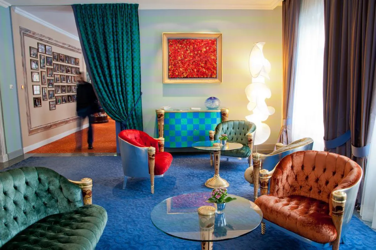 Das neu gestaltete Kunstfoyer des Dresdner Relais & Châteaux Hotels Bülow Palais