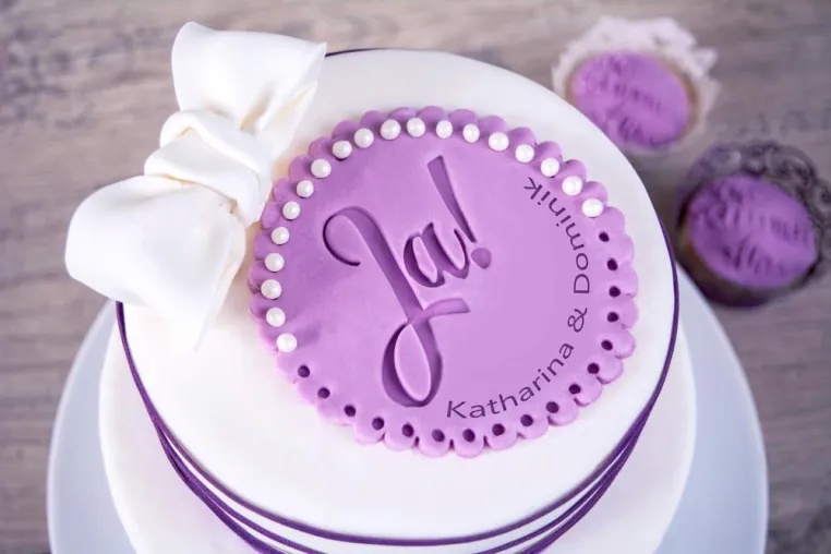 Bild: Torten & Muffins selbst verzieren - mit personalisierbarem Fondant-Ausstecher