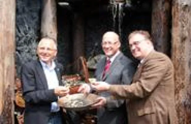 Bild: Yukon Trail eröffnet - Goldgräberromantik in Hannover