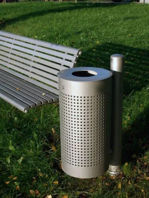 Bild: Mit der Sitzbank Taragona sind Design und Funktionalität perfekt im Außenmobiliar vereint