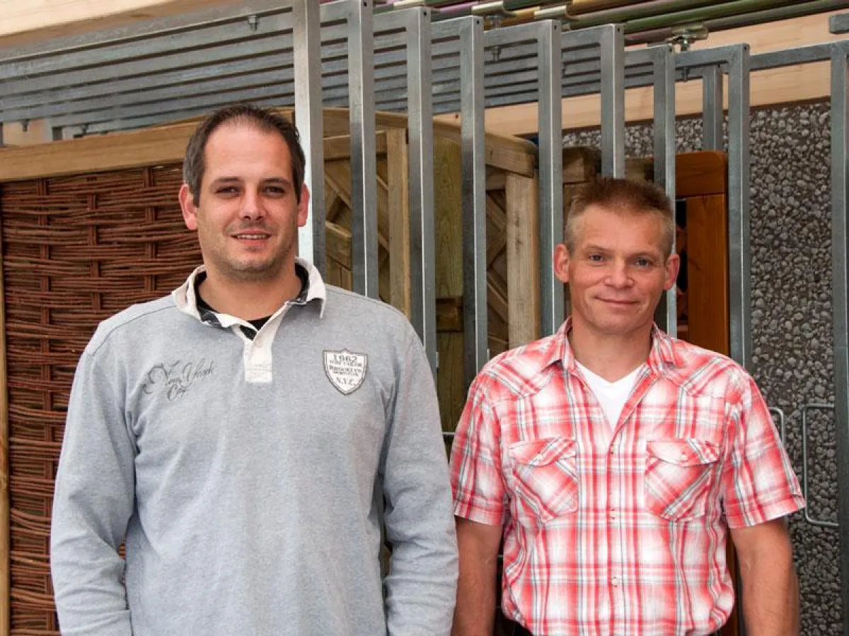 Geschäftsführer Folkmar Wilken (rechts) mit dem Energiefachberater Alexander Meinen.