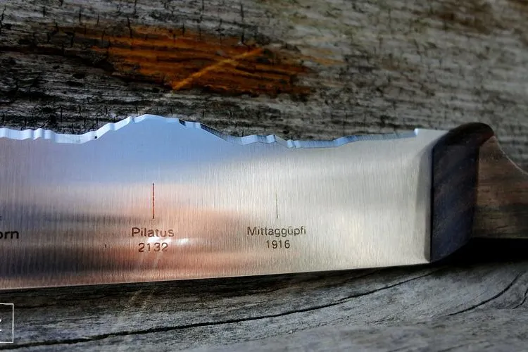 Bild: PanoramaKnife - Das Schweizer Brotmesser mit Alpenpanorama