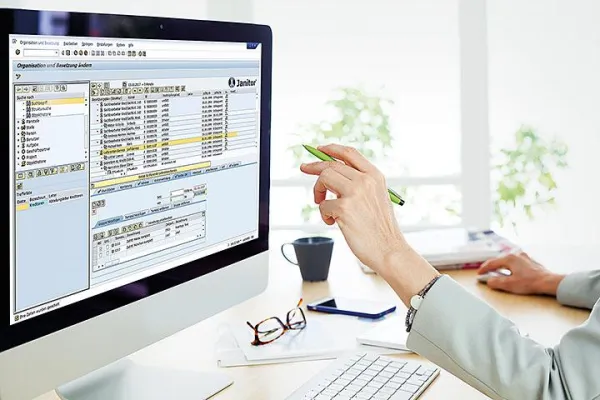 Bild: Neu: PCS bietet mit Janitor Zeiterfassung und Zutrittskontrolle voll integriert in SAP.