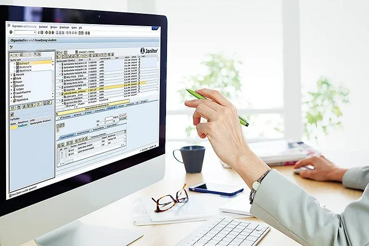 Bild: Neu: PCS bietet mit Janitor Zeiterfassung und Zutrittskontrolle voll integriert in SAP.