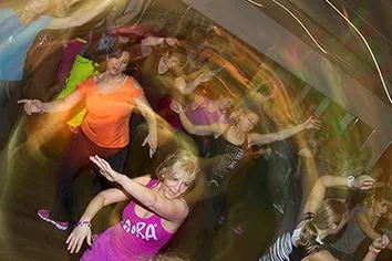 Bild: Gute Vorsätze: Mit Zumba-Fitness das neue Jahr beginnen
