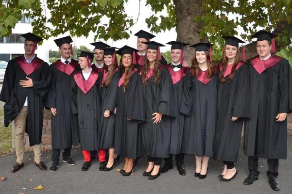 HdWM verabschiedet 50 Bachelor-Absolventen - Bürgermeister Christian Specht lobt modernes Studienkonzept Bild: HdWM verabschiedet 50 Bachelor-Absolventen - Bürgermeister Christian Specht lobt modernes Studienkonzept