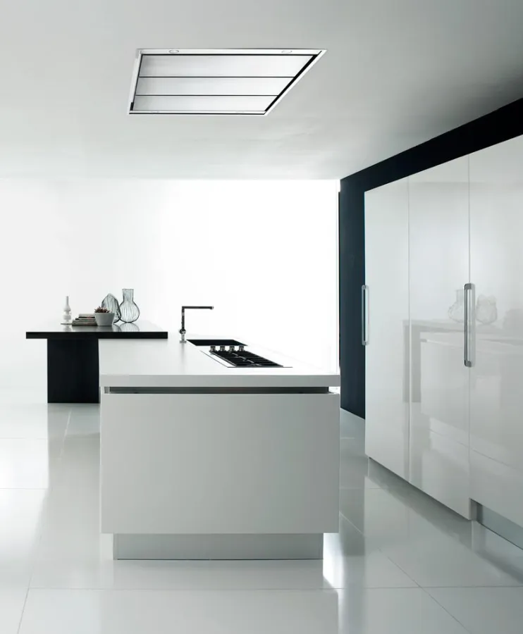 Flüsterleise Dunstabzugshaube mit Randabsaugung in Edelstahl-Ausführung