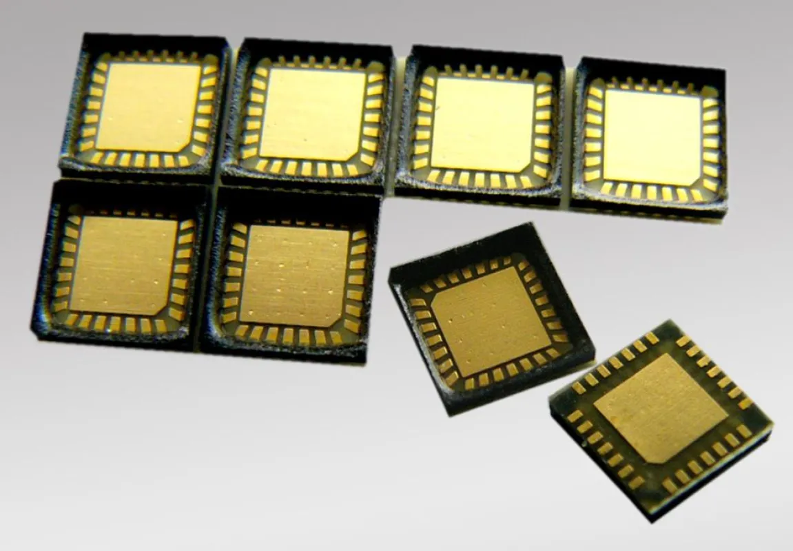 Offene QFN-Packages im Array zum Aufbau eigener Mikroschaltungen und anschließendem Vereinzeln