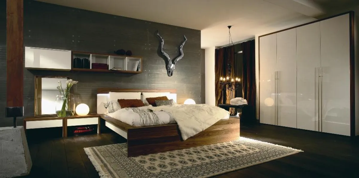 Erst die passende Lichtinszenierung bringt eine Atmosphäre voller Behaglichkeit und Wärme ins Schlafzimmer. Bild: tdx/Hülsta