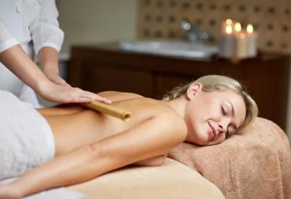 Bild: Die Massage mit warmen Bambusstäbchen: Entspannung, Harmonie und Gesundheit