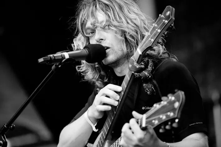 Bild: 31.10.2015: Terence Hansen (USA) – Cross Necked Guitar Solo Acoustic Club Concert