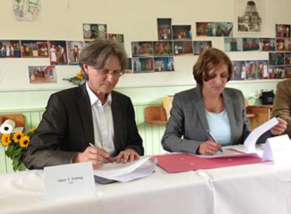 Thomas Felmy und Bildungsministerin Britta Ernst (Copyright: Bund der Freien Waldorfschulen)