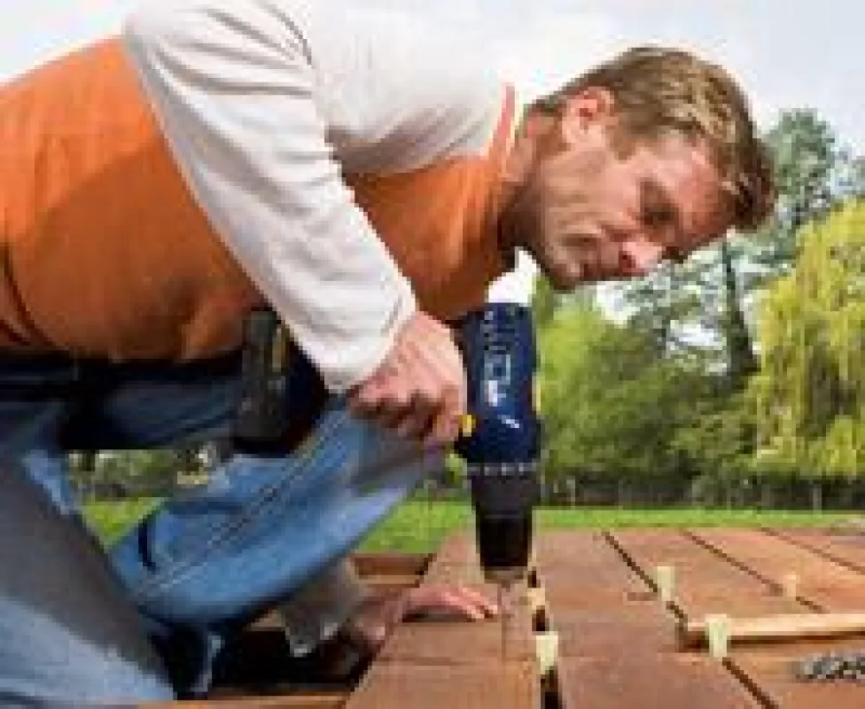 Genau hinsehen: Nur qualitativ hochwertige Werkzeuge arbeiten sicher und zuverlässig. Foto: Hornbach / immowelt.de