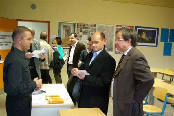 Bild: Minister Laschet: CoboCards, ein Vorbild für Aachen