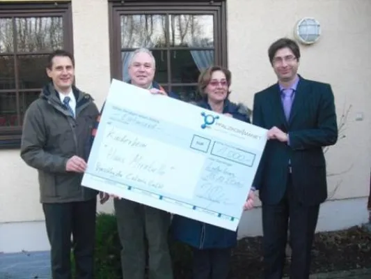 Bild: Scheckübergabe an das Heilpädagogische Kinderheim "Haus Mirabelle" in Ladenburg