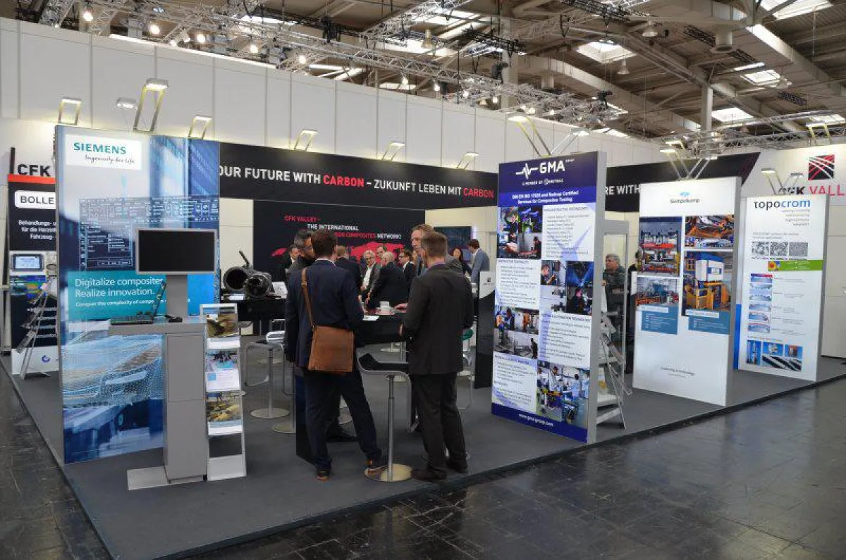Der offen und funktional gestaltet CFK Valley-Messestand war beliebter Treffpunkt.