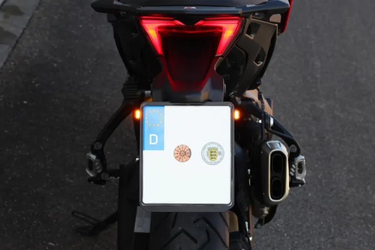 Bild: Motorrad: Universaler Kennzeichenrahmen