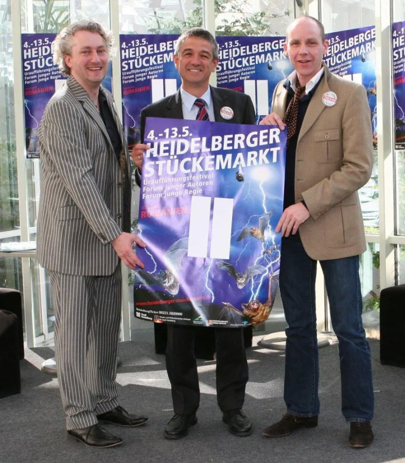 Heidelberger Leben-Vorstandschef Simon Friend (Mitte), der künstlerische Leiter des Stückemarkts Axel Preuß (rechts) sowie Intendant Peter Spuhler (Quelle: Heidelberger Leben).