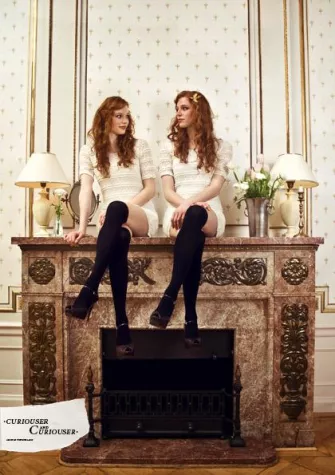 Bild: Kaiser Wilhelm II. trifft Alice im Wunderland