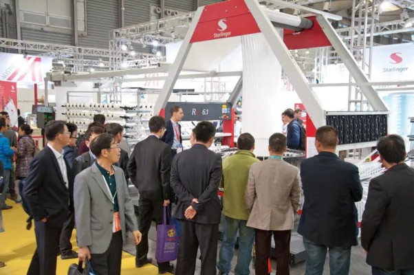 Bild: Chinaplas: Starlinger punktet mit intelligenter Produktion
