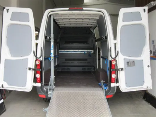 Bild: Äußerst robust: StoreVan Fahrzeugeinrichtung ausgelegt für die Ladung von schweren Maschinen