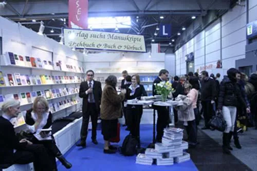 Bild: Frankfurter Verlagsgruppe AG bereitet sich auf die Leipziger Buchmesse 2014 vor