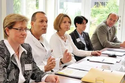 Ärzte der Brohltal-Klinik schlagen Alarm - Ältere Menschen in Rheinland-Pfalz müssen auf Reha verzichten Bild: Ärzte der Brohltal-Klinik schlagen Alarm - Ältere Menschen in Rheinland-Pfalz müssen auf Reha verzichten