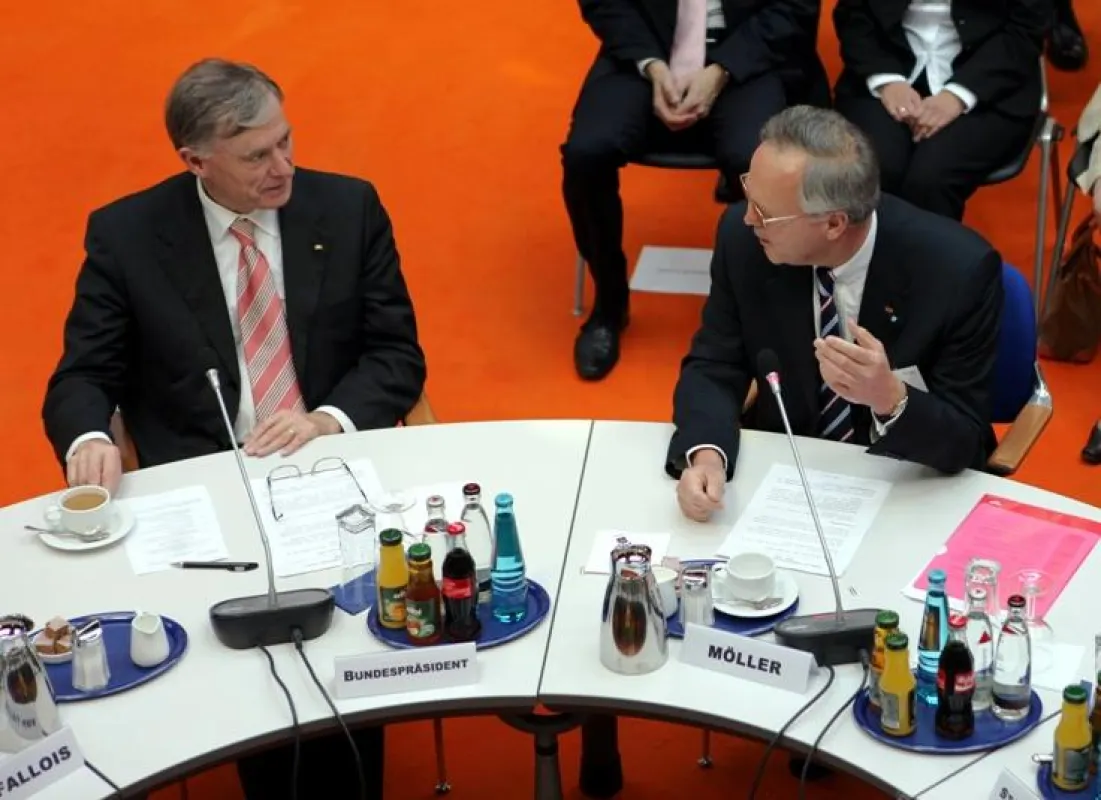 Bundespräsident Horst Köhler neben Institutsdirektor Horst Möller