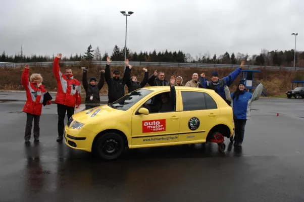 Freudige, aber sichere Rutschpartie – mit dem auto motor und sport Fahrsicherheitszentrum Nürburgring Bild: Freudige, aber sichere Rutschpartie – mit dem auto motor und sport Fahrsicherheitszentrum Nürburgring