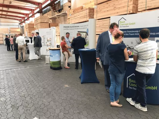 Bild: Schwabenhaus: Tag der offenen Tür lockt 1.000 Bauinteressierte