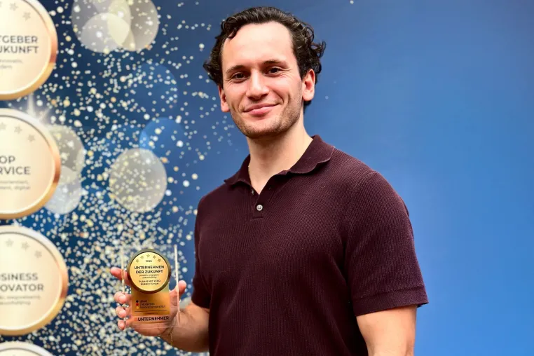 PLAN-B NET ZERO auf dem größten KI Festival Europas mit dem Zukunftspreis geehrt Bild: PLAN-B NET ZERO auf dem größten KI Festival Europas mit dem Zukunftspreis geehrt