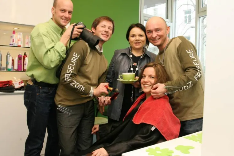 BUDZ Friseure mit Mach'Schnitt für den Deutschen Engagementpreis nominiert Bild: BUDZ Friseure mit Mach'Schnitt für den Deutschen Engagementpreis nominiert