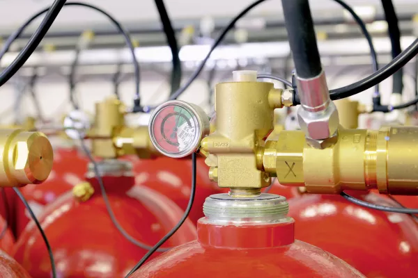 Bild: Nachhaltigkeit bei Minimax: Mehrwegflaschen für Gaslöschanlagen