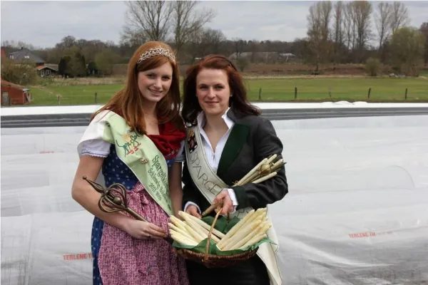 Bild: Blaublütiger Start in die Spargelsaison: Neue Spargelherzogin regiert im Herzogtum Lauenburg