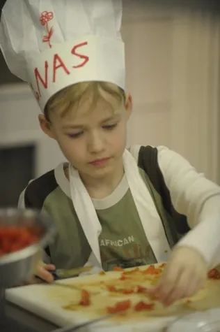 Feinschmecker-Nachwuchs – Kinder kochen mit dem Sternekoch Bild: Feinschmecker-Nachwuchs – Kinder kochen mit dem Sternekoch