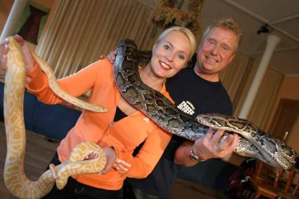 Bild: Die mit den Schlangen tanzt