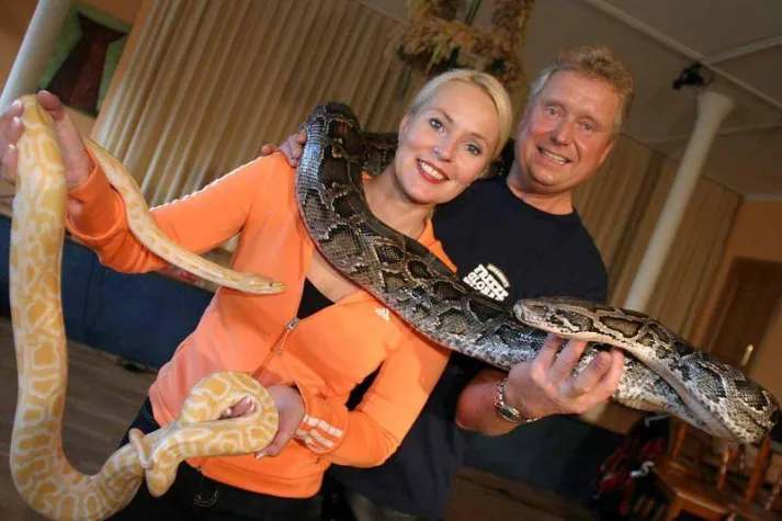 Die mit den Schlangen tanzt Bild: Die mit den Schlangen tanzt