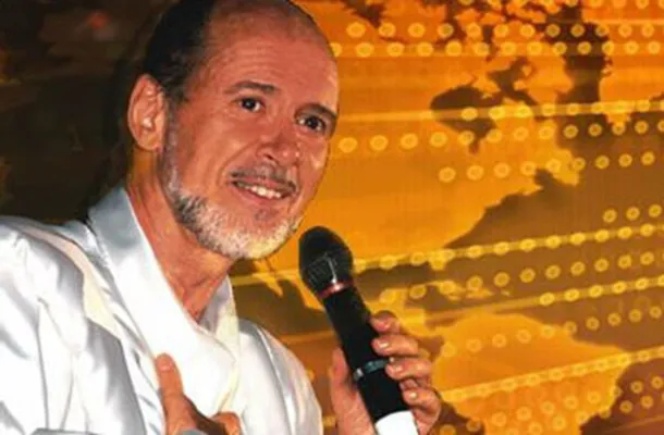 Bild: Die Rael-Bewegung unterstützt Pedro Sánchez' Rede gegen den Krieg und fordert eine Reform des Wahlsystems