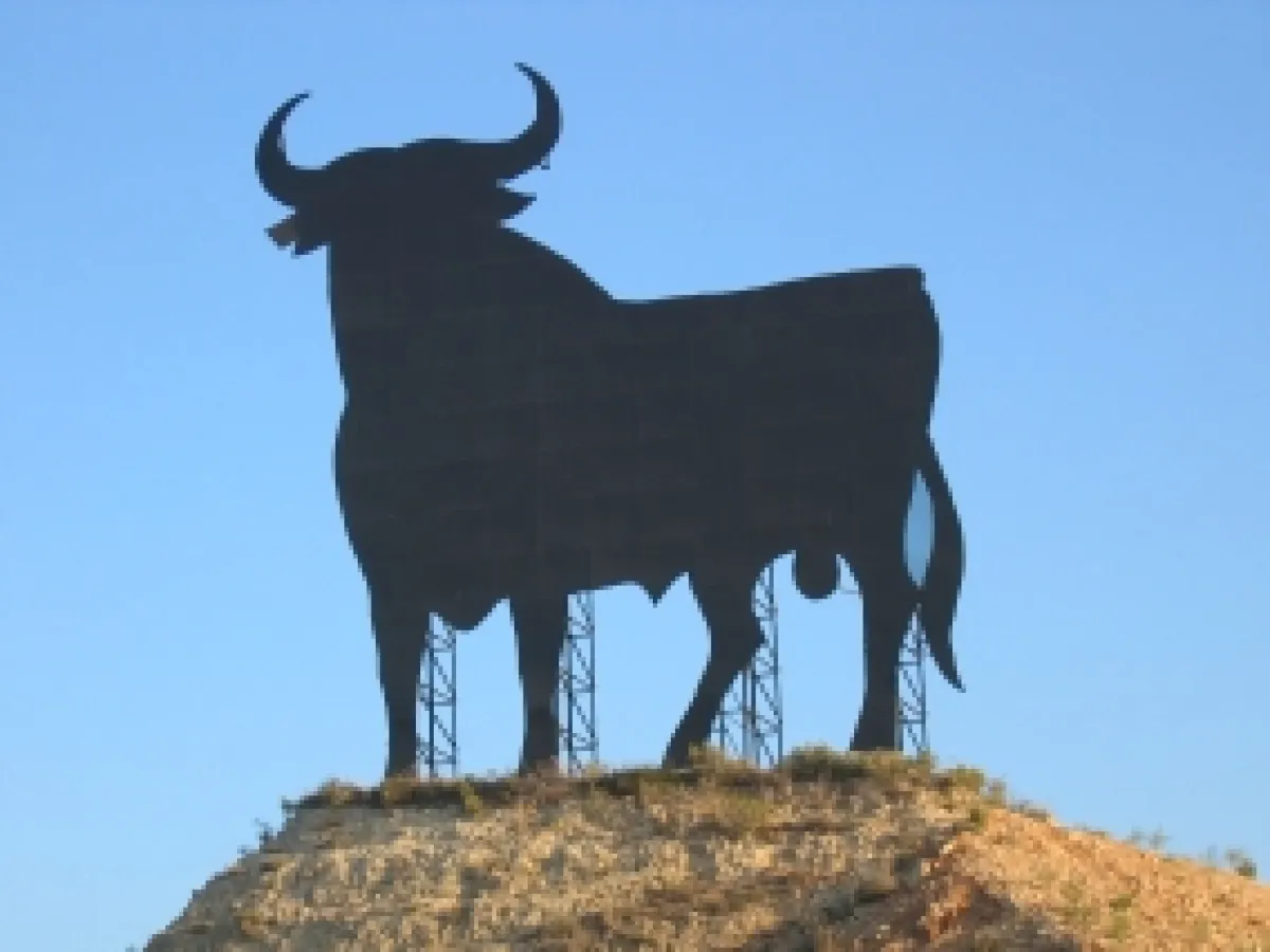 Der Osborne Stier: Nationalsymbol Spaniens und Zeichen für 200 Jahre Qualität in der Weinkellerei