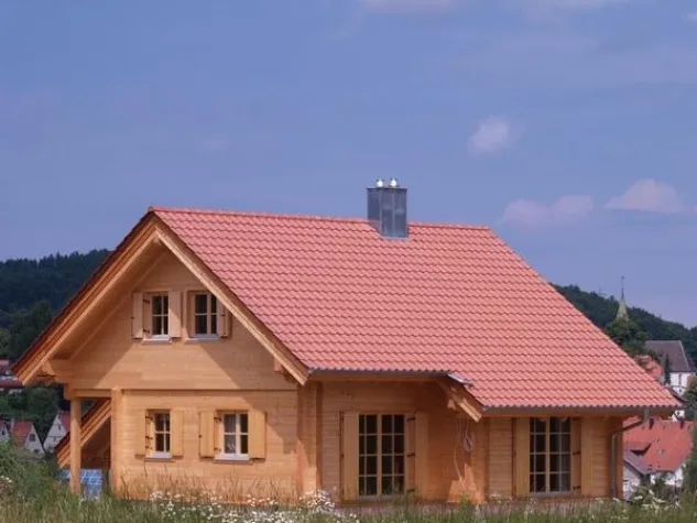 Bild: Blockhaus im Effizienzhaus-Standard: Aus setzungsfreien Bohlen