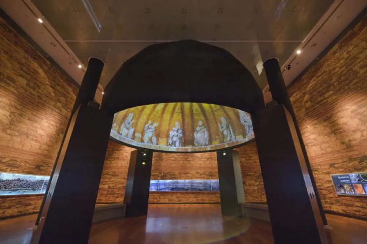 ZENDOME.immersive media screen im Sakip Sabanci Museum Istanbul, © Izzet Keribar