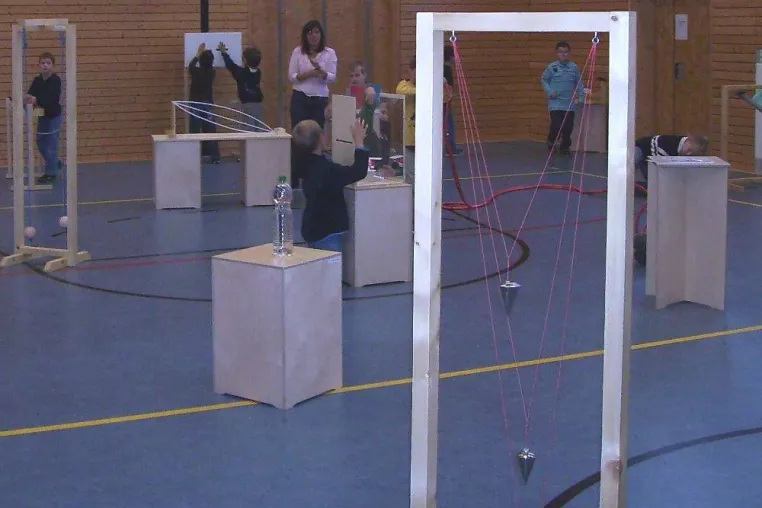Bild: Internationaler Bund unterstützt Schulprojekt „Miniphänomenta“ an der Grundschule Mittelbach in Zweibrücken