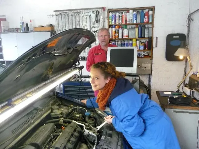 Bild: Realschüler des Internates Schloss Varenholz sammeln erste Berufserfahrungen